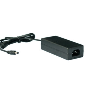 Fuente de Poder Saxxon Regulada de 12 VCD, 4.1 Amperes, Certificacion UL, Cable de 1.2m